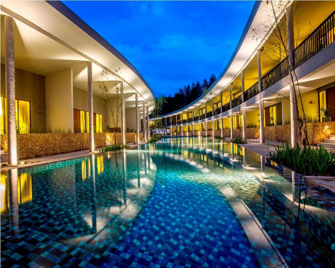 Hotel Neo+ Green Savana Sentul City Bogor Luaran gambar