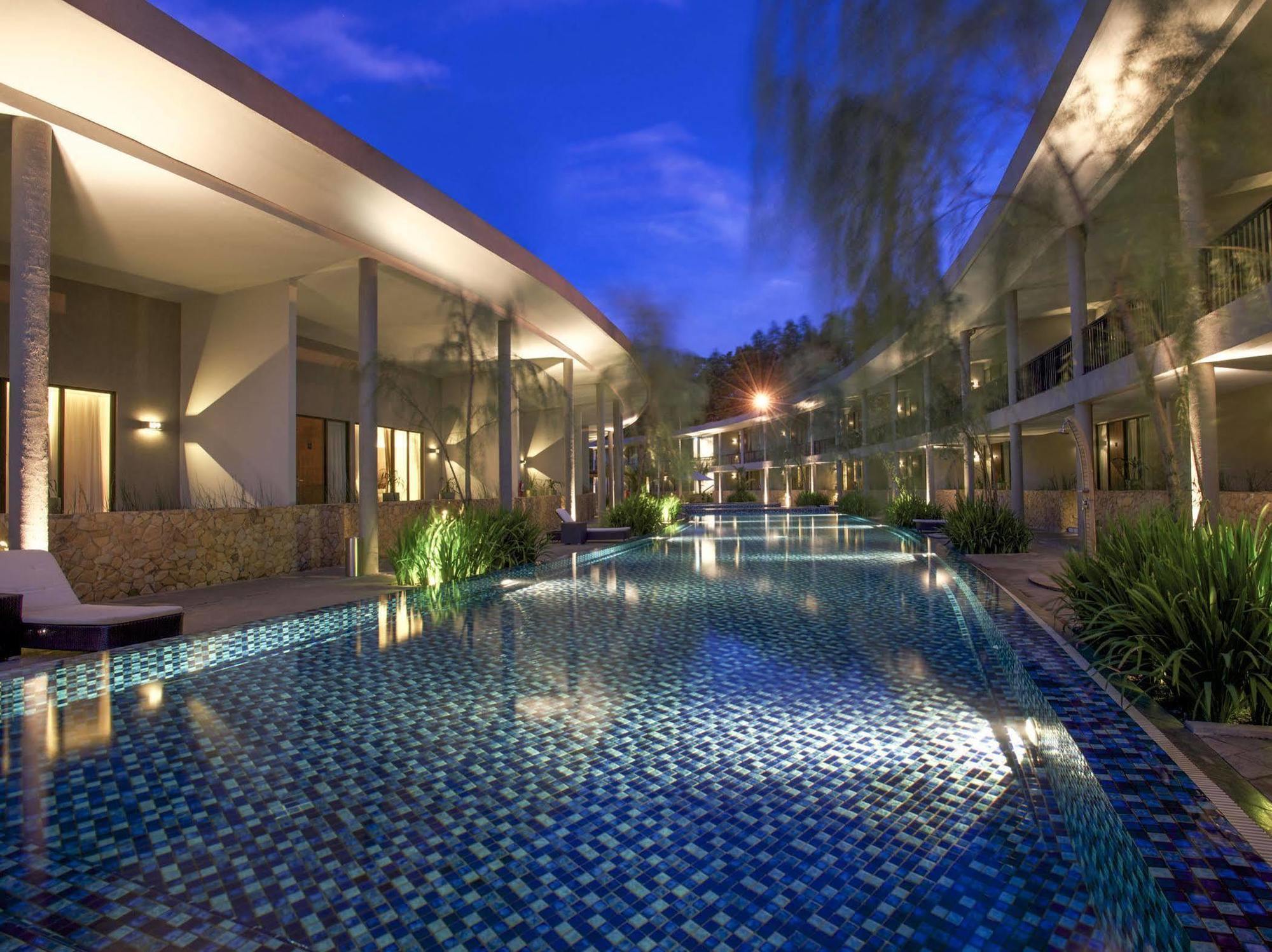 Hotel Neo+ Green Savana Sentul City Bogor Luaran gambar
