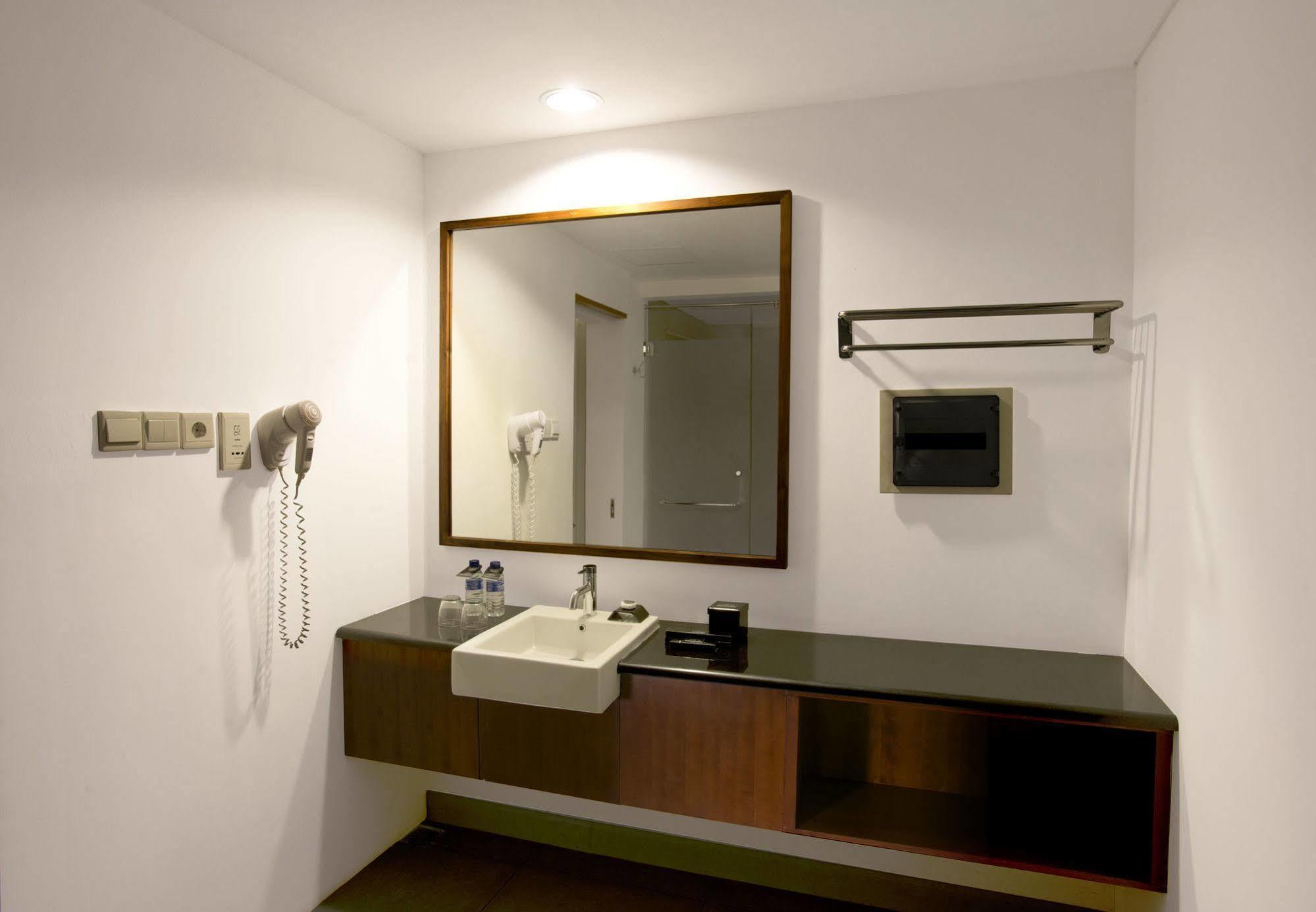 Hotel Neo+ Green Savana Sentul City Bogor Luaran gambar