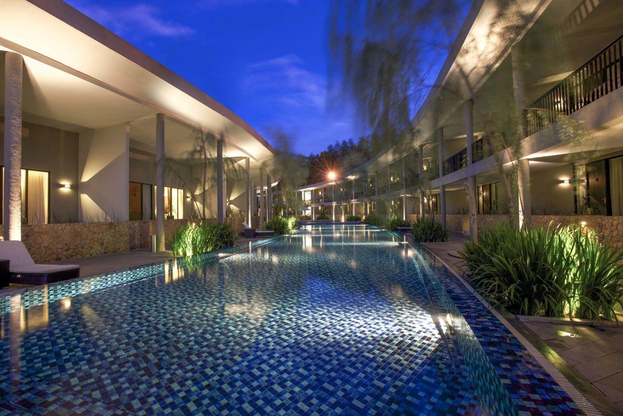 Hotel Neo+ Green Savana Sentul City Bogor Luaran gambar